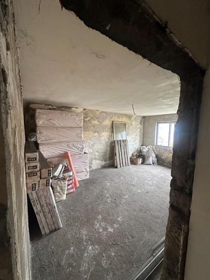 Apartament cu 3 camere decomandat în Croici