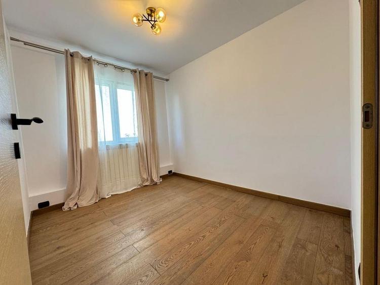 Apartament cu 4 camere semidecomandat în Mircea cel Bătrân