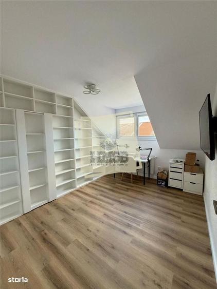 Apartament cu 4 camere decomandat în Central