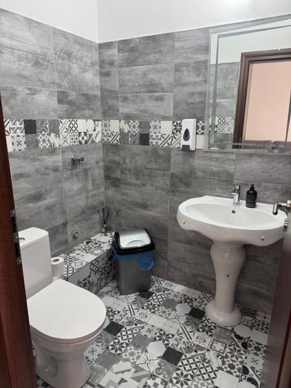 Casă individuală cu 7 camere cu Teren 900 Mp în Voluntari