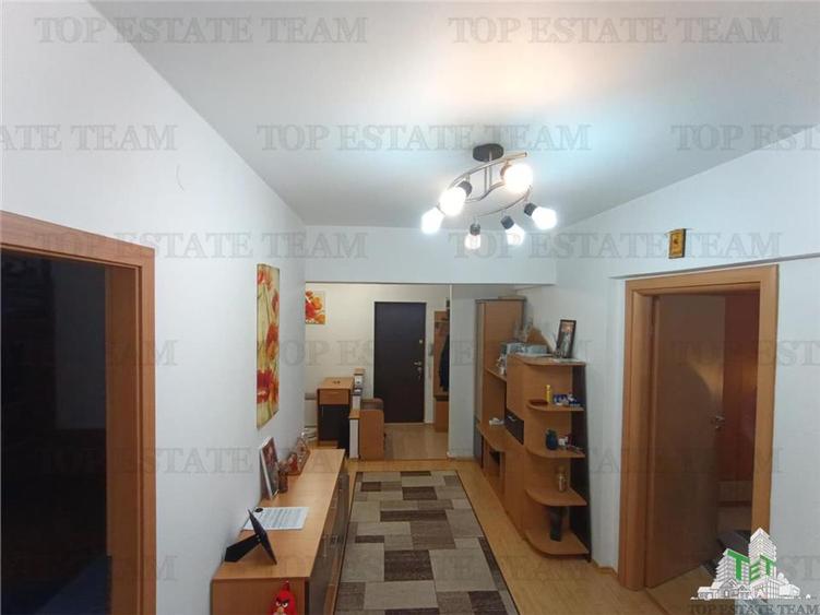 Apartament cu 3 camere semidecomandat, mobilat în Prelungirea Ghencea