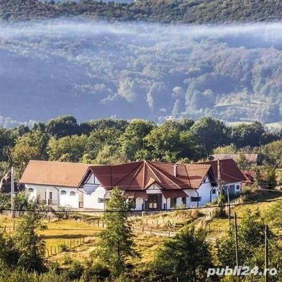 Casă cu 6 camere cu Teren 1973 Mp în Isverna