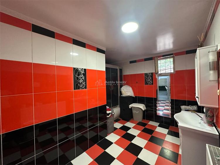 Casă cu 6 camere cu Teren 238 Mp în Central