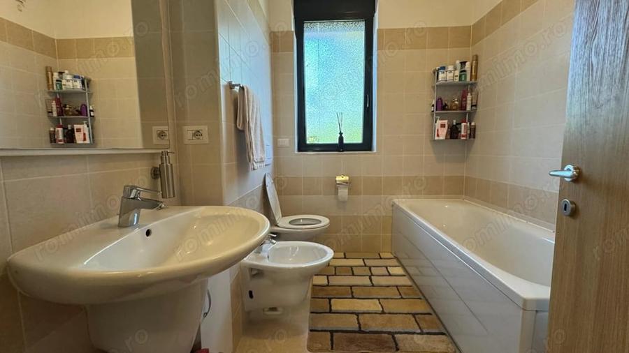 Apartament cu 3 camere în Dumbrăvița