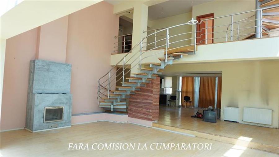 Casă individuală cu 12 camere cu Piscina în Central
