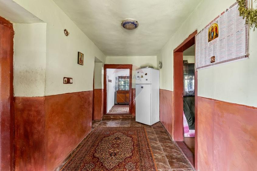 Casă individuală cu 4 camere cu Teren 2422 Mp în Șiria