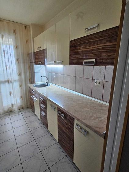 Apartament cu 3 camere decomandat în Micro 4