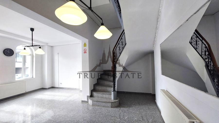 Casă individuală cu 9 camere cu Canalizare în Eminescu