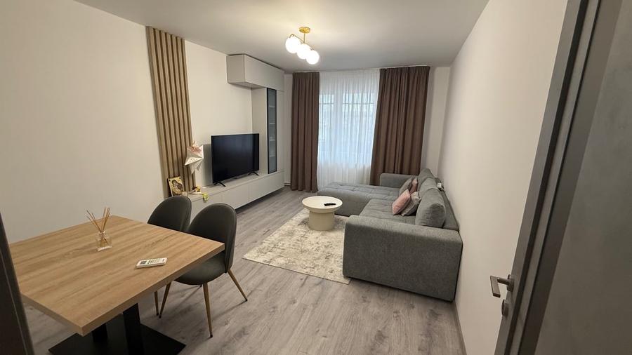 Apartament cu 3 camere decomandat, mobilat în Alexandru cel Bun