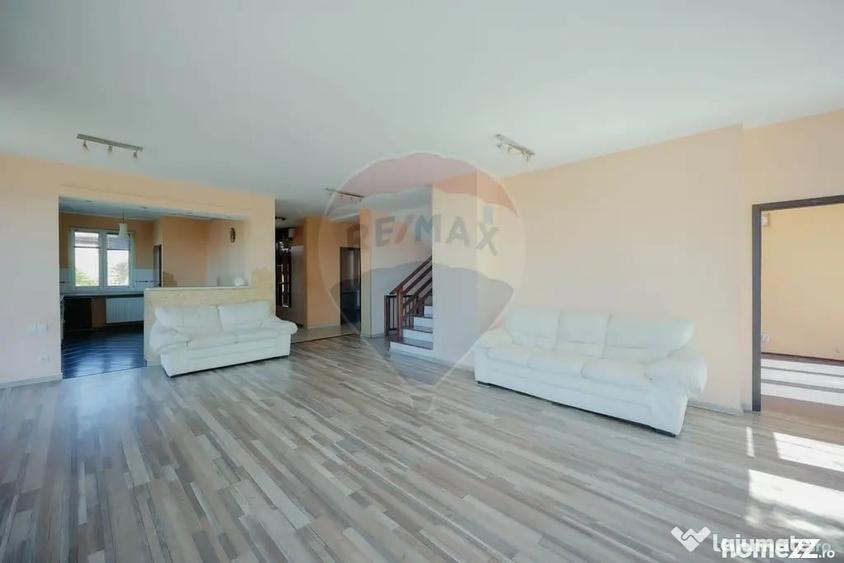 Casă cu 1 camere cu Teren 1000 Mp în Central