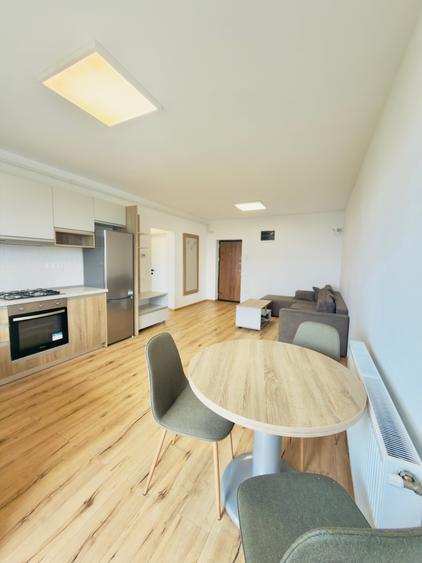 Apartament cu 2 camere semidecomandat în Tractorul