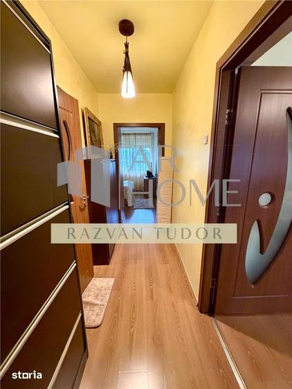 Apartament cu 3 camere semidecomandat în Andrei Mureșanu