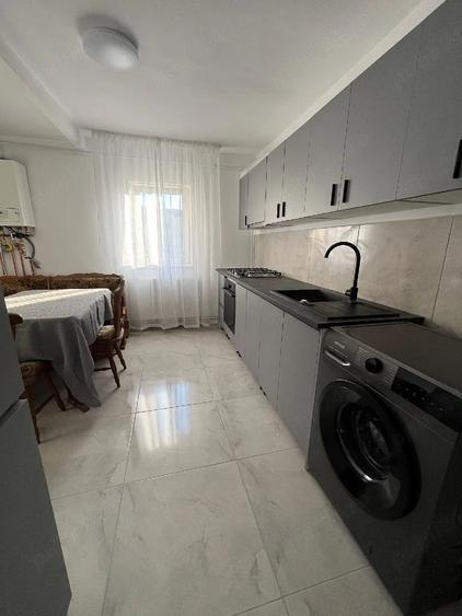 Apartament cu 3 camere decomandat în Micro 11