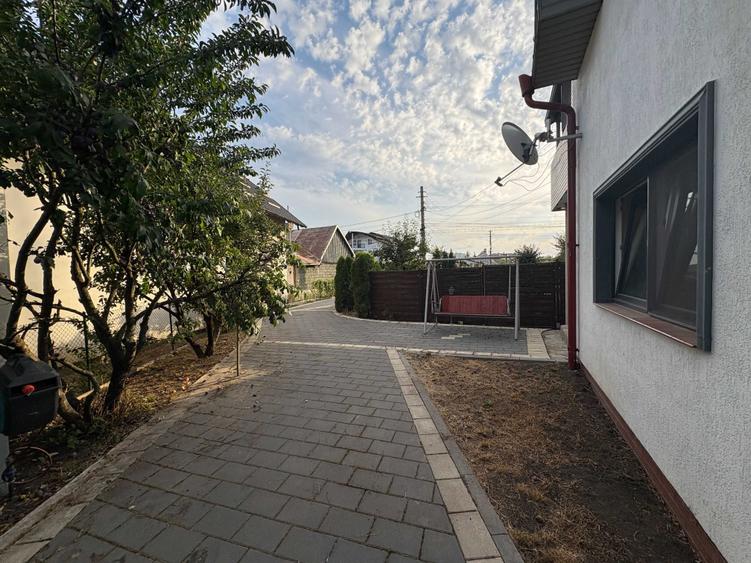 Casă cu 4 camere în Central