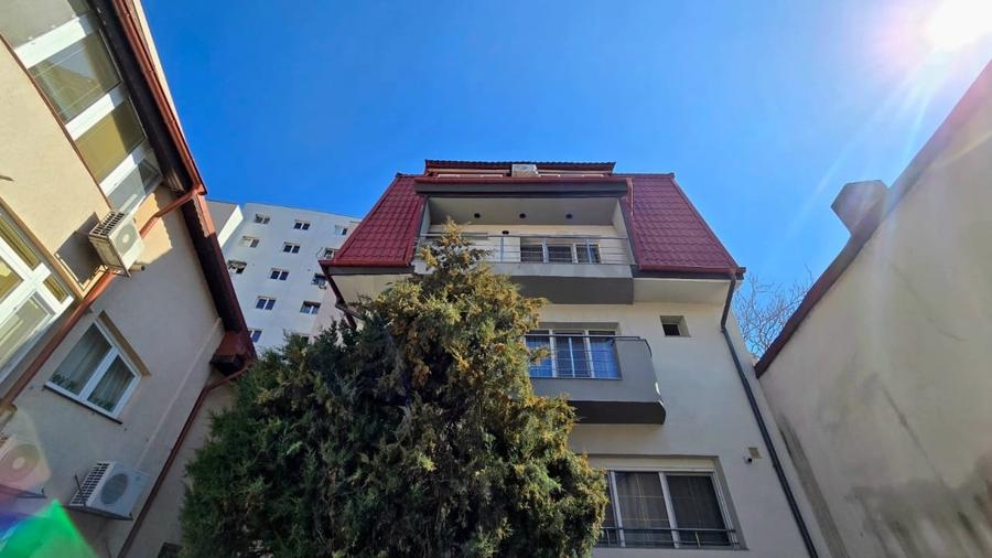 Casă individuală cu 10 camere cu Canalizare în Dorobanți