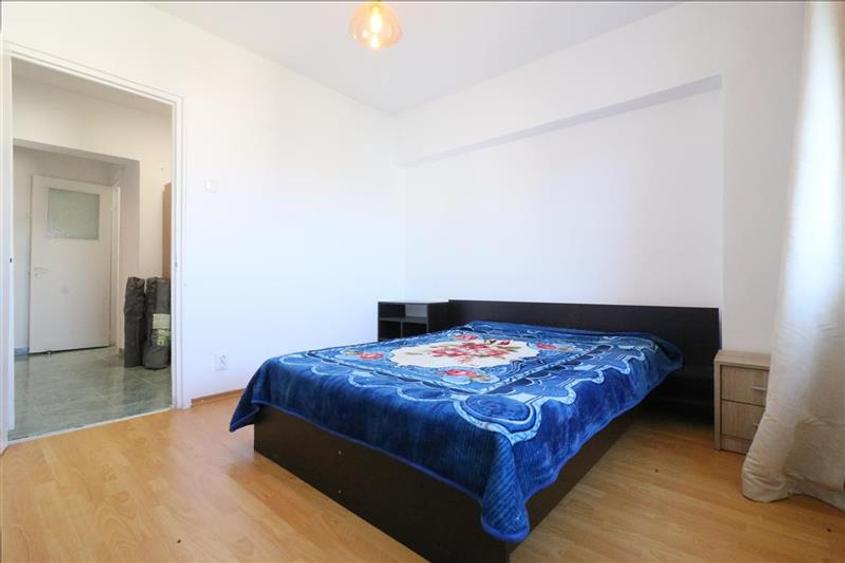 Apartament cu 3 camere decomandat în Hala Centrală