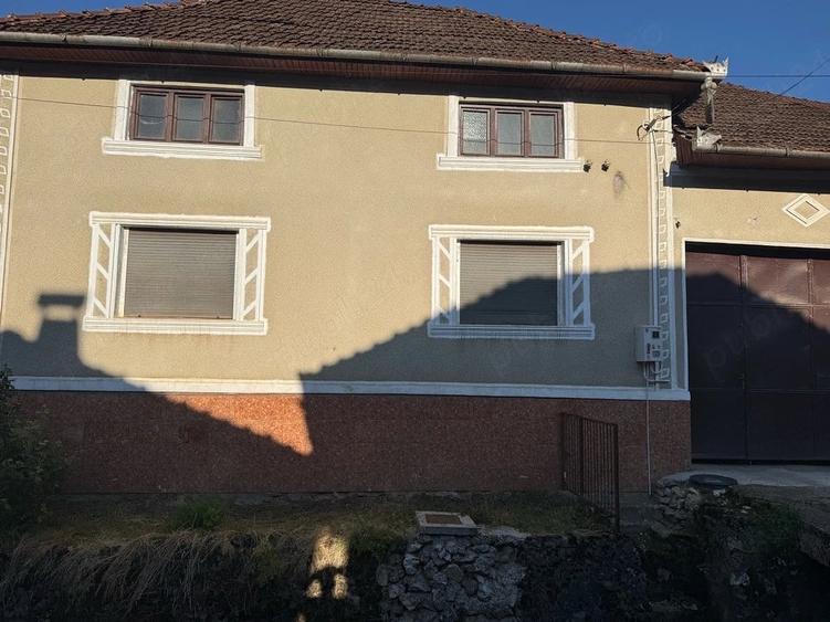 Casă cu 5 camere cu Teren 1000 Mp în Izbuc