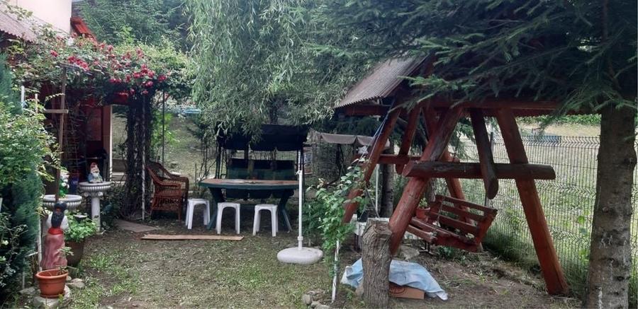 Casă cu 4 camere în Lepșa