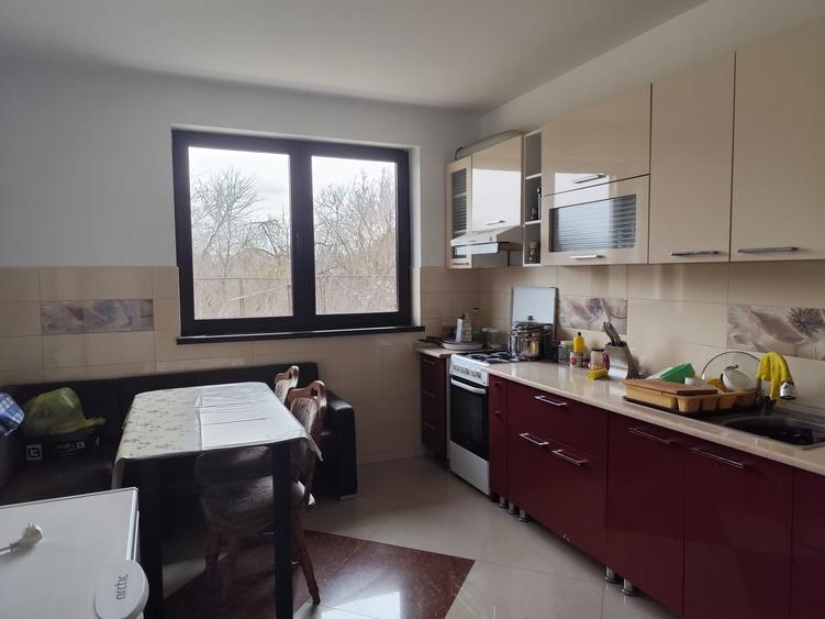 Casă individuală cu 5 camere cu Teren 1070 Mp în Dridu