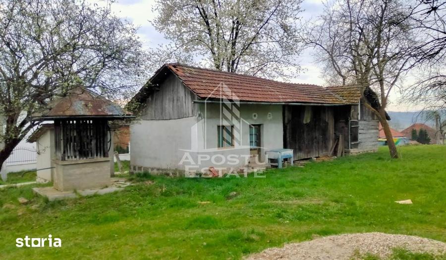 Casă cu 4 camere cu Teren 1079 Mp în Vârfurile