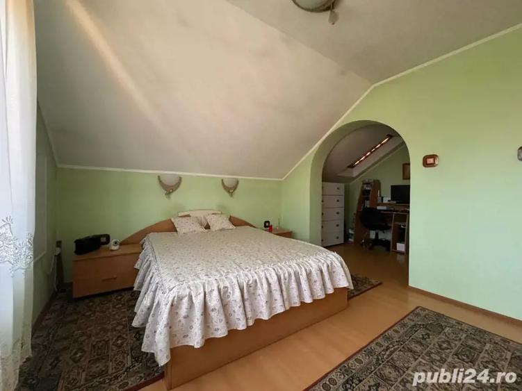 Casă cu 4 camere în Zăvoi