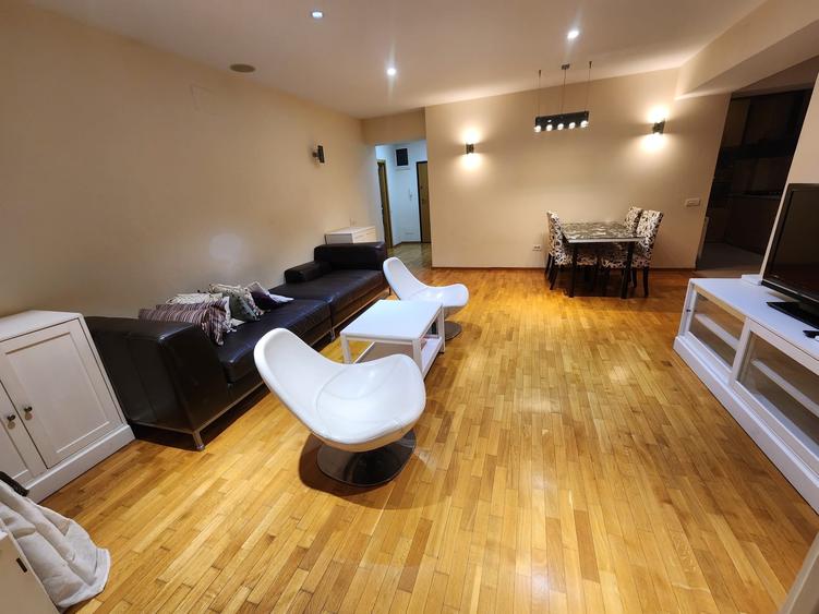 Apartament cu 3 camere semidecomandat în Herăstrău