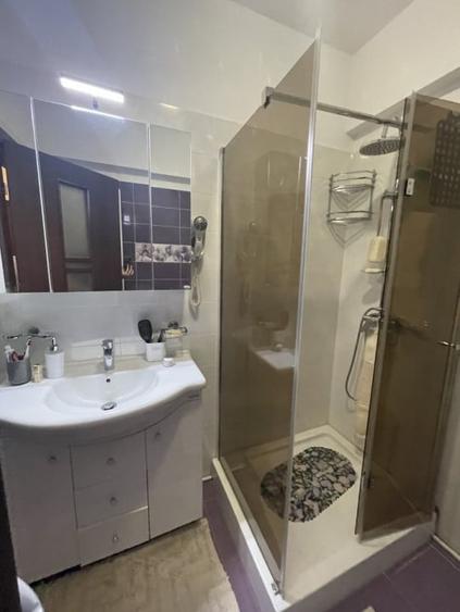 Apartament cu 3 camere decomandat, mobilat în Drumul Taberei