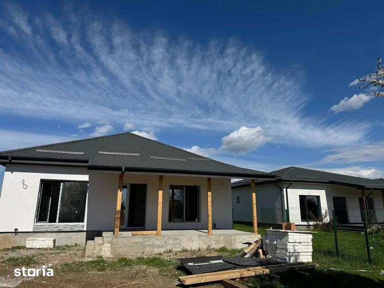 Casă cu 4 camere cu Teren 400 Mp în Crevedia