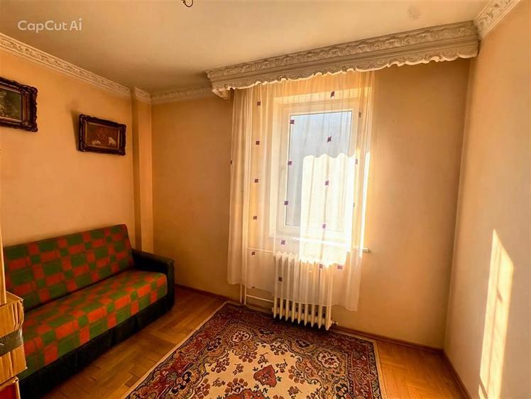 Apartament cu 4 camere decomandat în Central