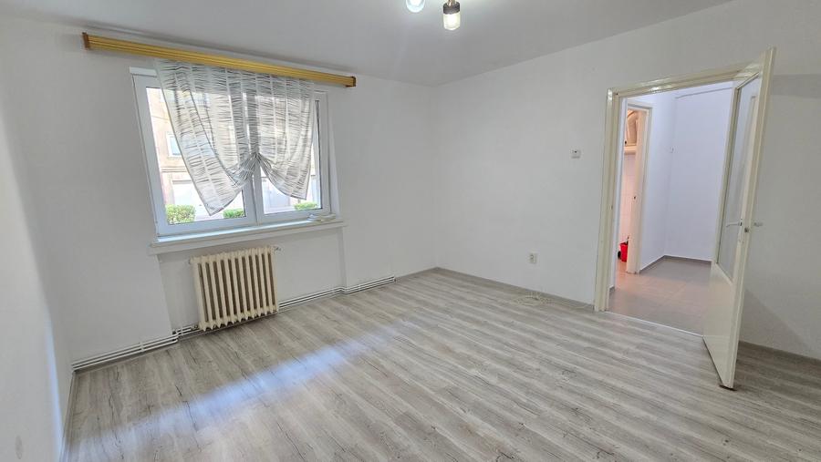 Vand apartament 2 camere in Deva, zona I. Traian, parter, - 1