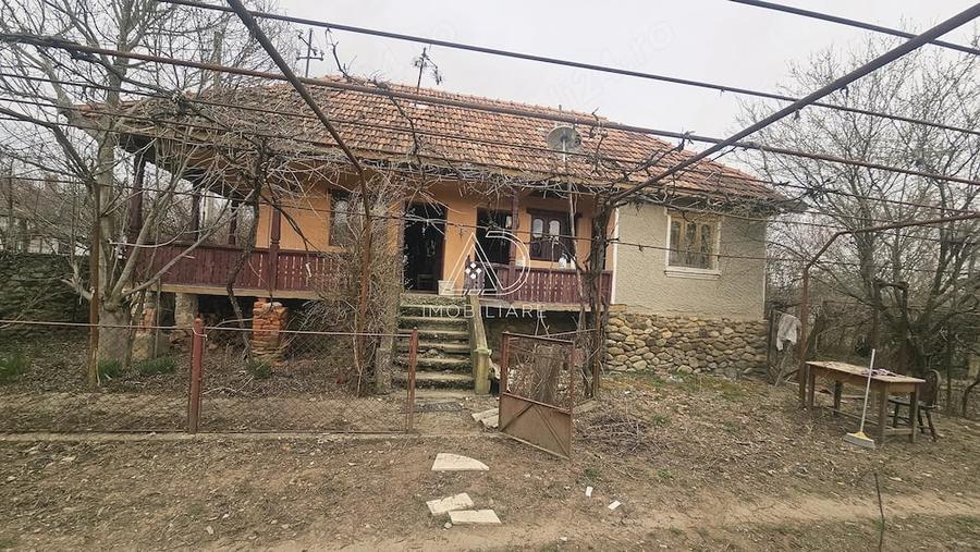 Casă cu 3 camere cu Teren 3019 Mp în Rasovița