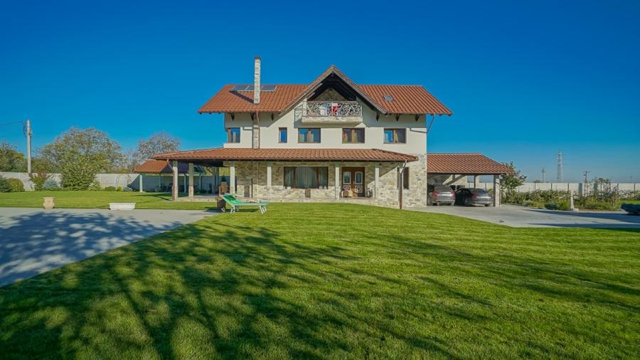 Casă individuală cu 10 camere cu Canalizare în Baciu