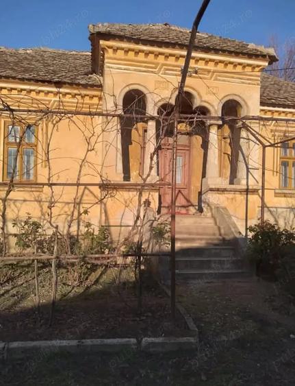 Casă cu 5 camere cu Teren 2500 Mp în Ciupercenii Noi