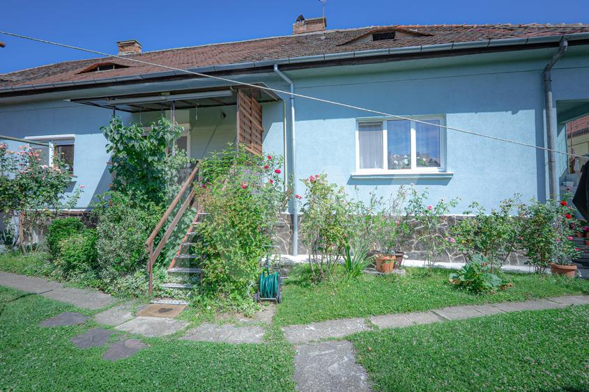 Apartament cu 2 camere semidecomandat, mobilat în Lupeni