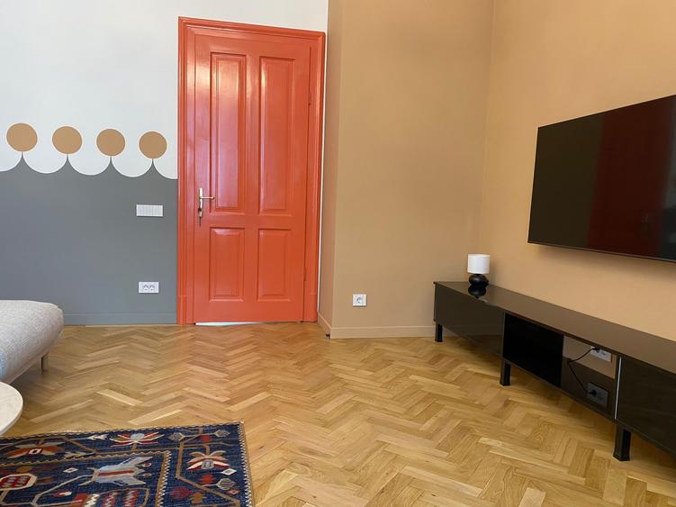Apartament cu 2 camere semidecomandat, mobilat în Ultracentral