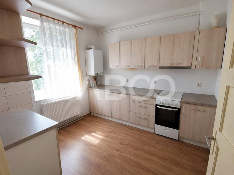 Duplex cu 2 camere cu Canalizare în Central