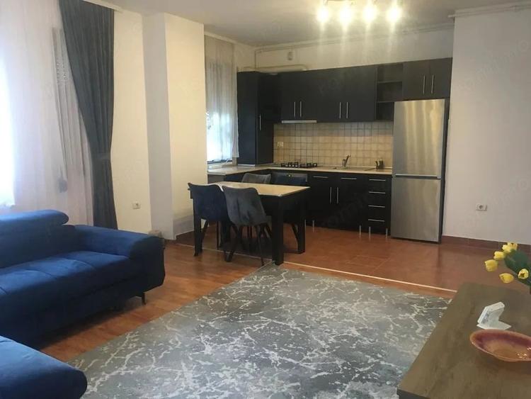 Apartament cu 3 camere semidecomandat în Soarelui