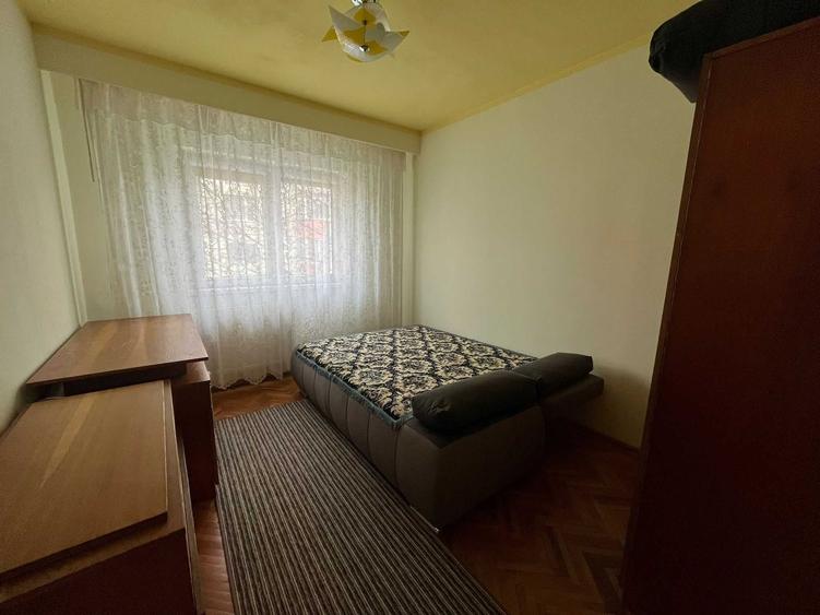 Apartament cu 3 camere decomandat în Turnișor