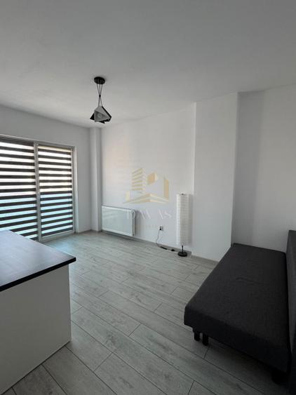 Apartament cu 3 camere semidecomandat, mobilat în Dâmbul Rotund
