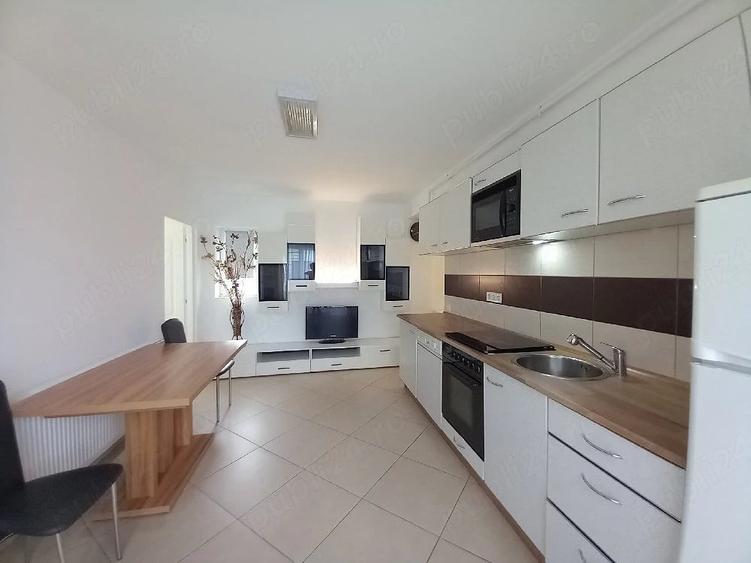 Apartament cu 3 camere semidecomandat în Central