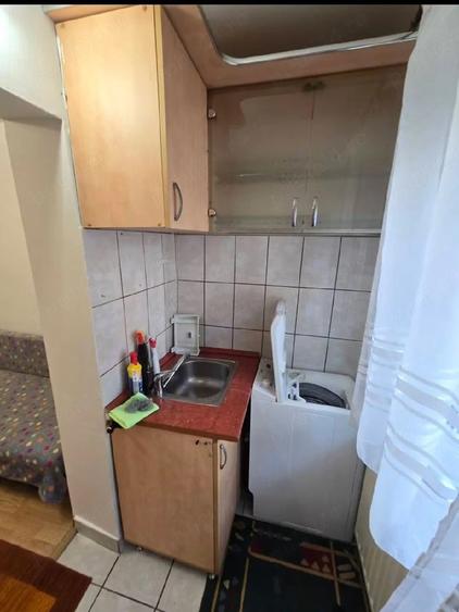 Garsonieră decomandată în Lipovei