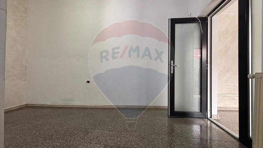 Spațiu comercial, de 38 mp, în Casa de Cultură