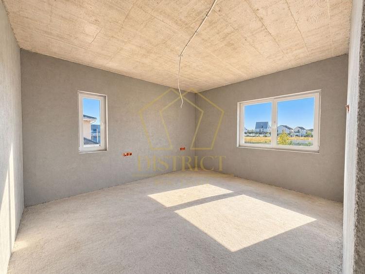 Duplex cu 3 camere cu Teren 247 Mp în Săcălaz