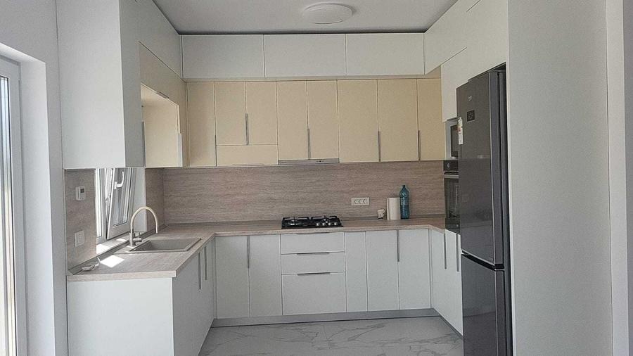 Apartament cu 3 camere decomandat în Moșnița Veche
