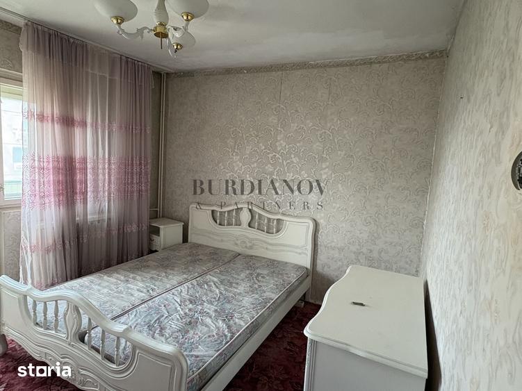 Apartament cu 4 camere semidecomandat în Militari