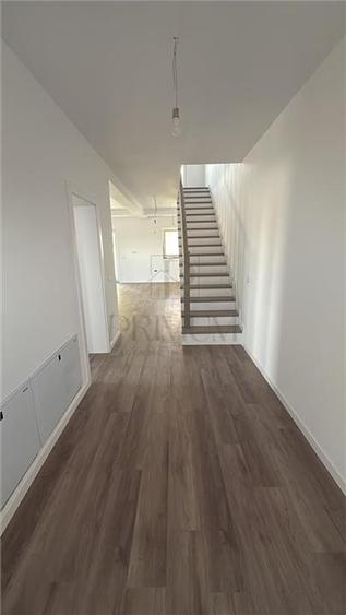 Duplex cu 4 camere cu Canalizare în Moșnița Nouă