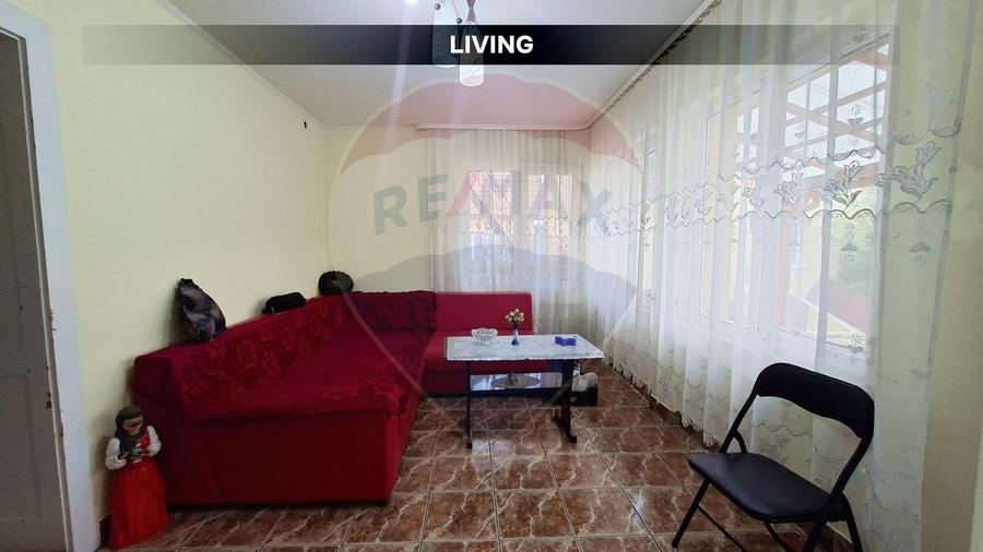 Casă cu 4 camere cu Teren 1295 Mp în Central