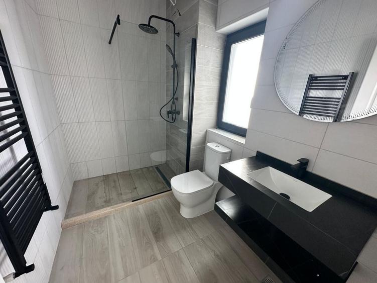 Casă individuală cu 4 camere cu Canalizare în Central