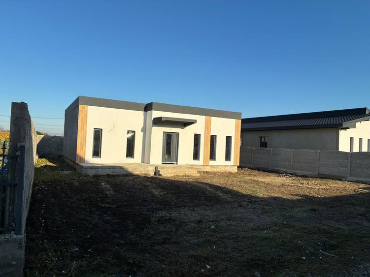 Casă individuală cu 4 camere cu Teren 500 Mp în Șimian