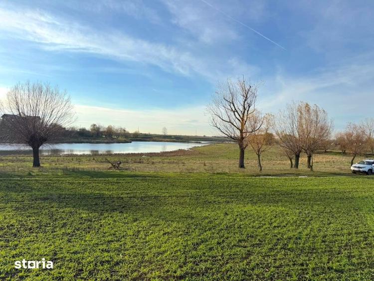 Teren de 513 mp, în Vărăști